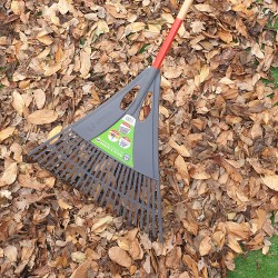 Leaf and lawn rake with handle