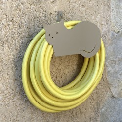Cat hose rack
